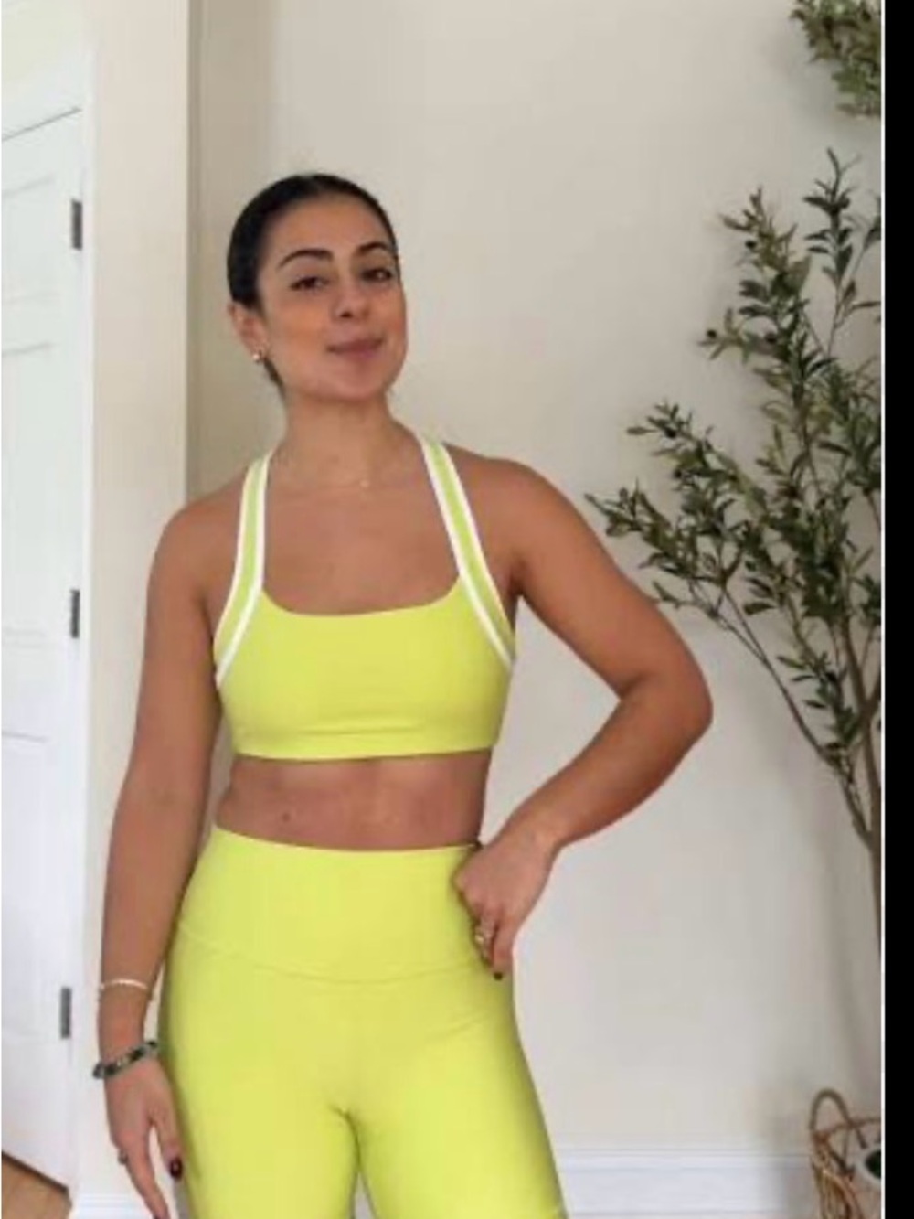 Abercrombie ypb yogalux Neon Yellow Active Set - Sports Bra & shorts